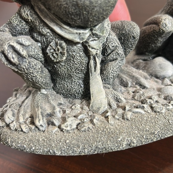 Stone Garden Mr. & Mrs. Bullfrog Grey Whimsical Garden Decor Statue Figurines - Picture 10 of 16